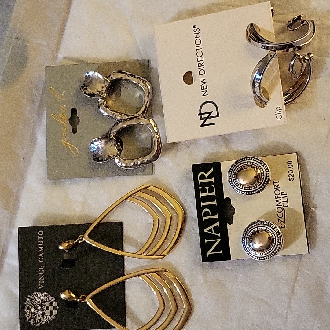 4 Nwt Pr Of Dept Store Clip Earrings 25$